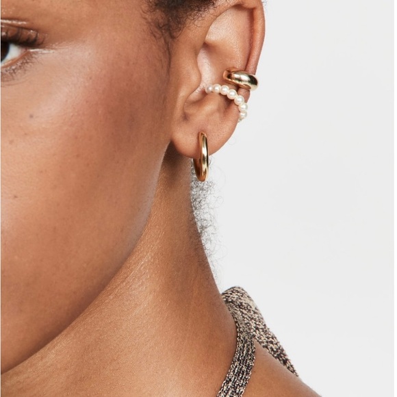 BRAND NEW SHASHI "Perma Pearl" ear cuff made of Swarovski pearls. - Picture 2 of 3